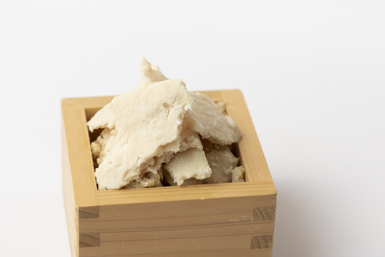 酒粕に含まれている栄養とは？効能やレシピもご紹介