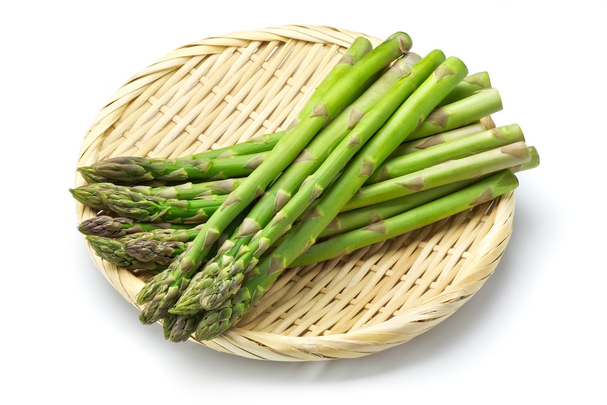 アスパラガスの旬の時期はいつ？保存方法やレシピもご紹介