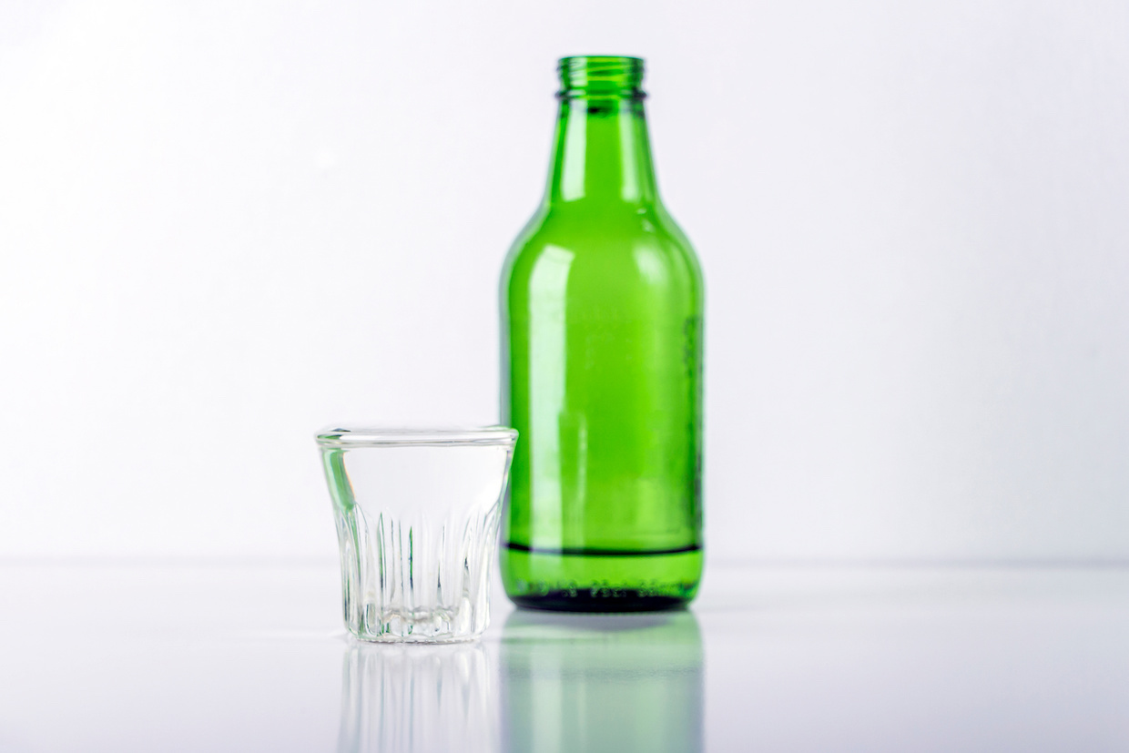ソジュ 韓国焼酎 とは 日本の焼酎との違いや飲み方をご紹介 Delish Kitchen