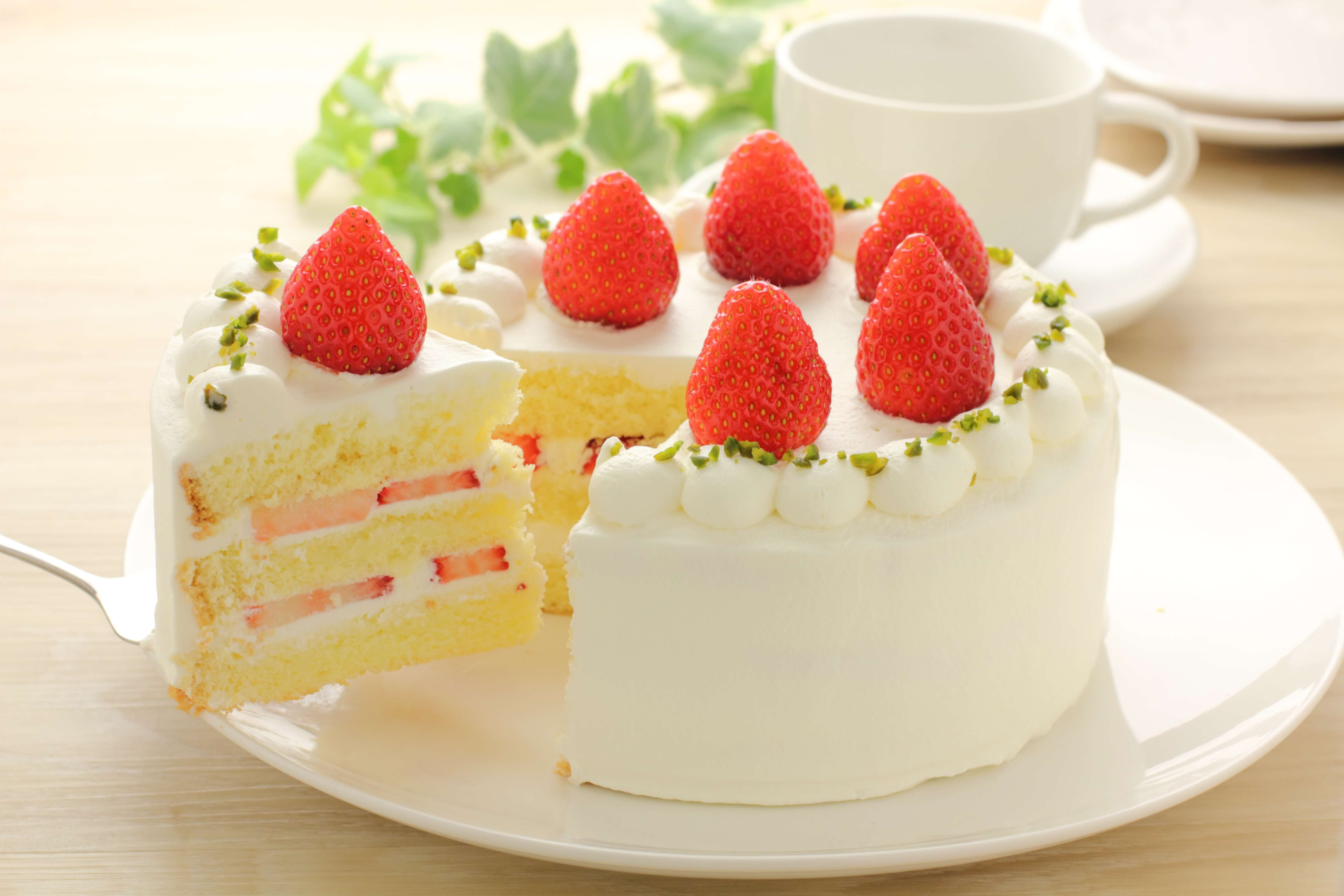 ショートケーキの本当の意味とは？名前の由来や苺をのせる理由をご紹介