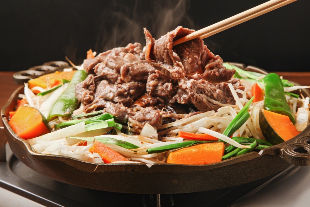 ジンギスカンとは？ 羊肉料理の特徴や味わい・作り方もご紹介