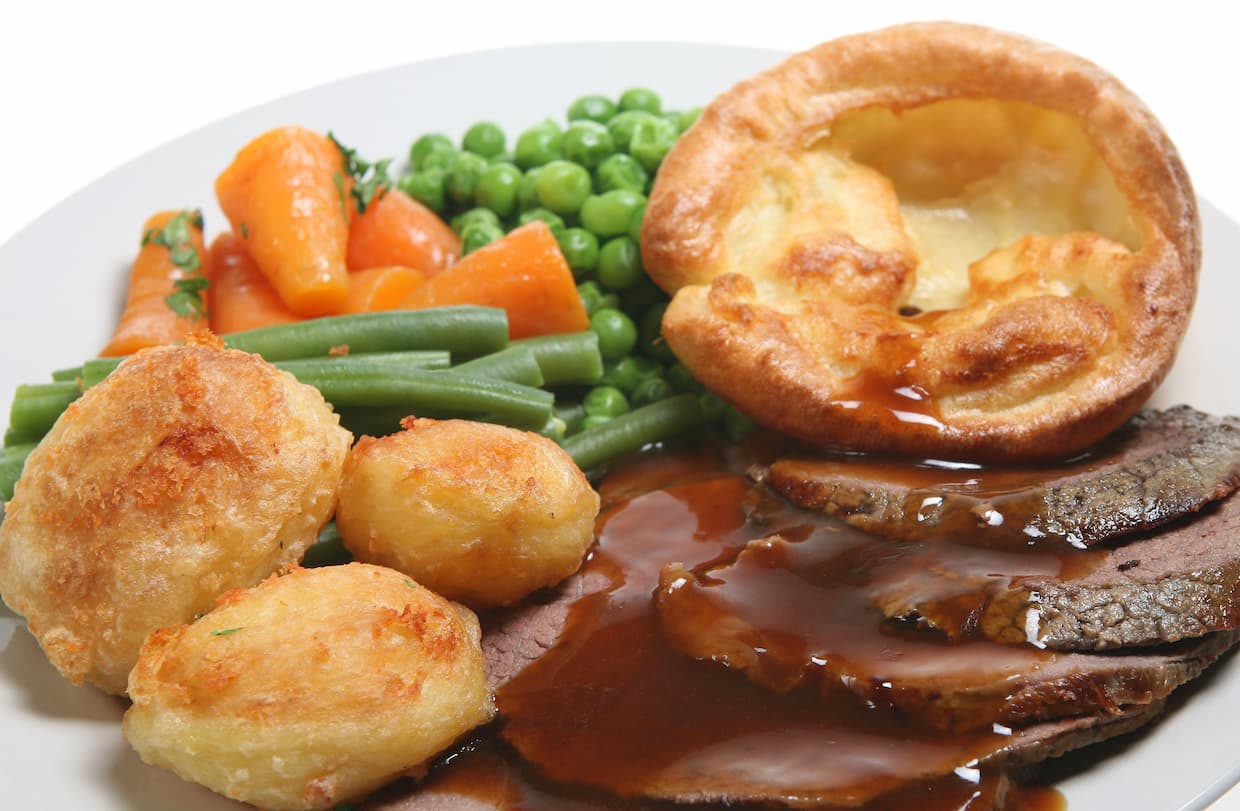 イギリスの伝統料理・サンデーローストとは？特徴や歴史、作り方をご紹介