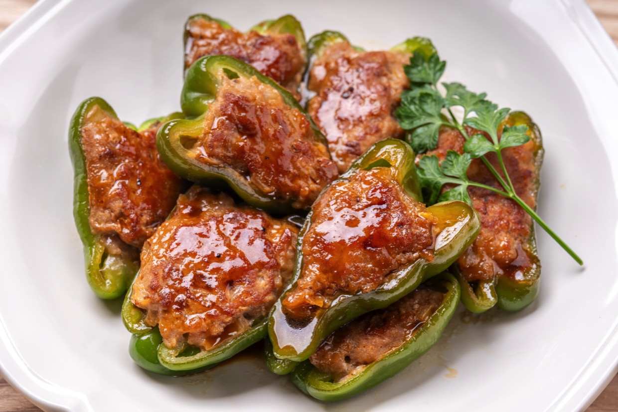 肉だねがピーマンから剥がれにくいピーマンの肉詰めのコツをご紹介！