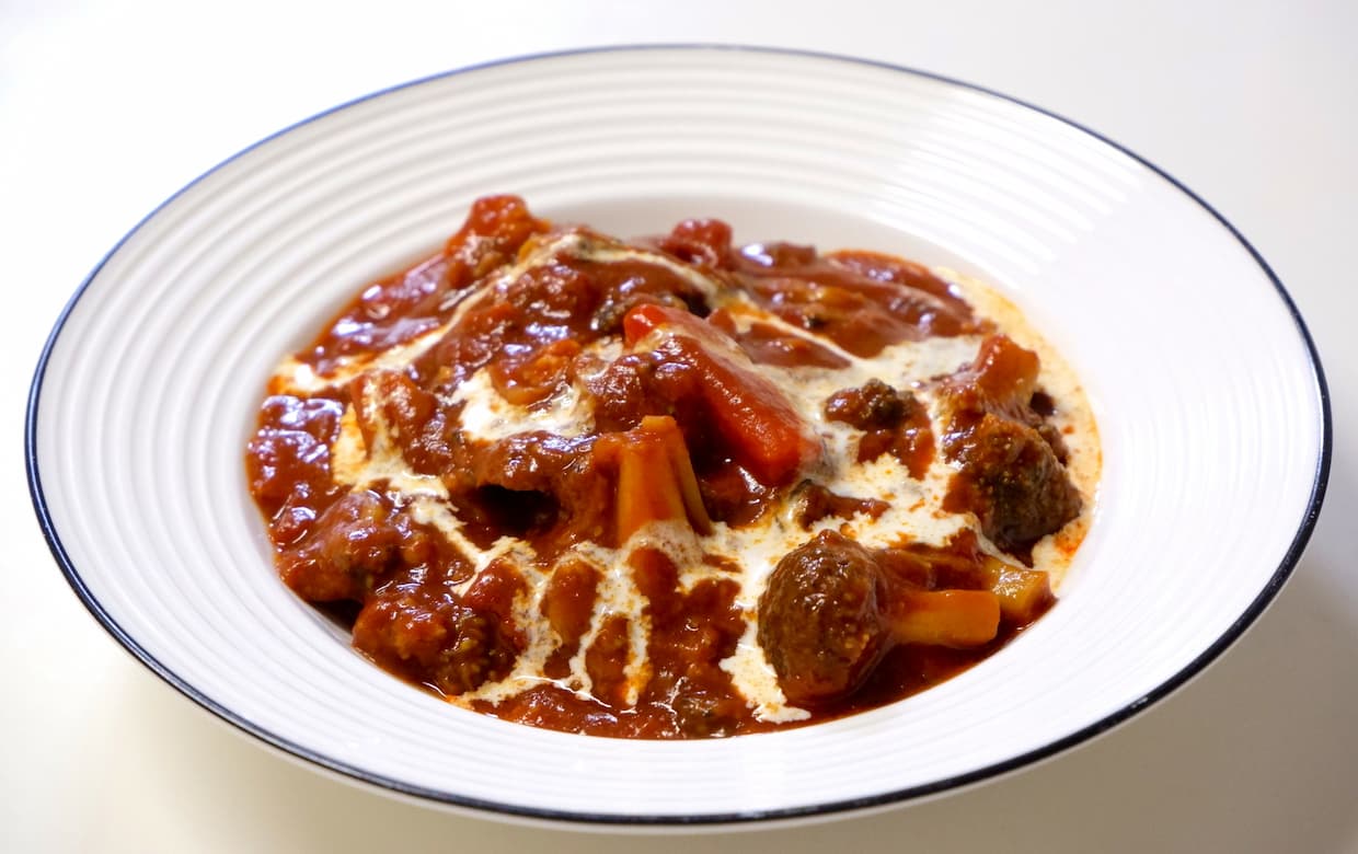 ビーフシチューとハヤシライスの違いは？定番具材とレシピもご紹介