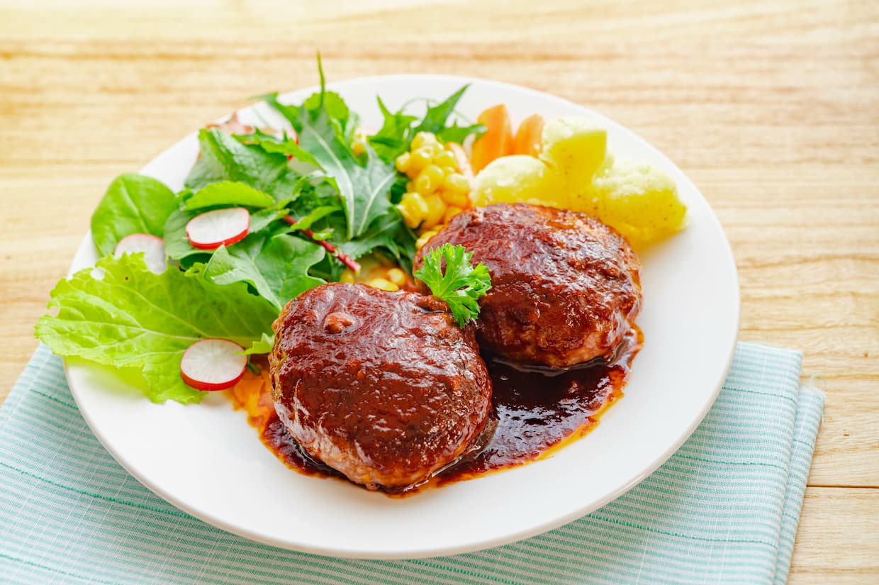 玉ねぎなしでもおいしいハンバーグを作れる？代用食材やレシピをご紹介
