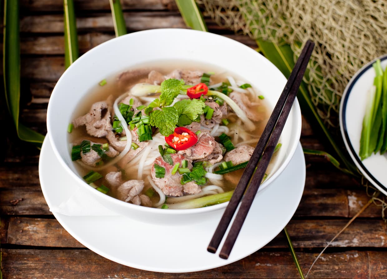 ベトナムの麺料理「フォー（ライスヌードル）」とは？その歴史やレシピもご紹介！