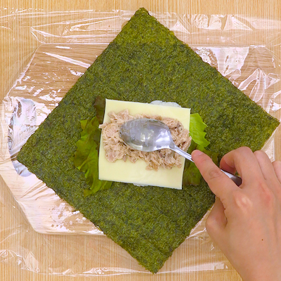 おにぎらずの作り方を解説 人気の具で作るレシピも Delish Kitchen