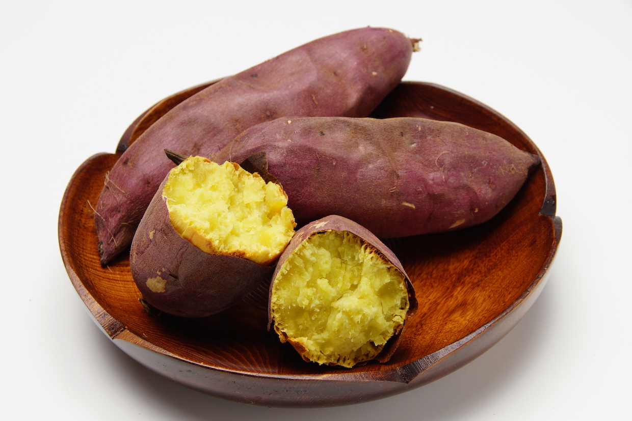 焼き芋のカロリーや糖質は？品種の特徴や簡単な作り方をご紹介
