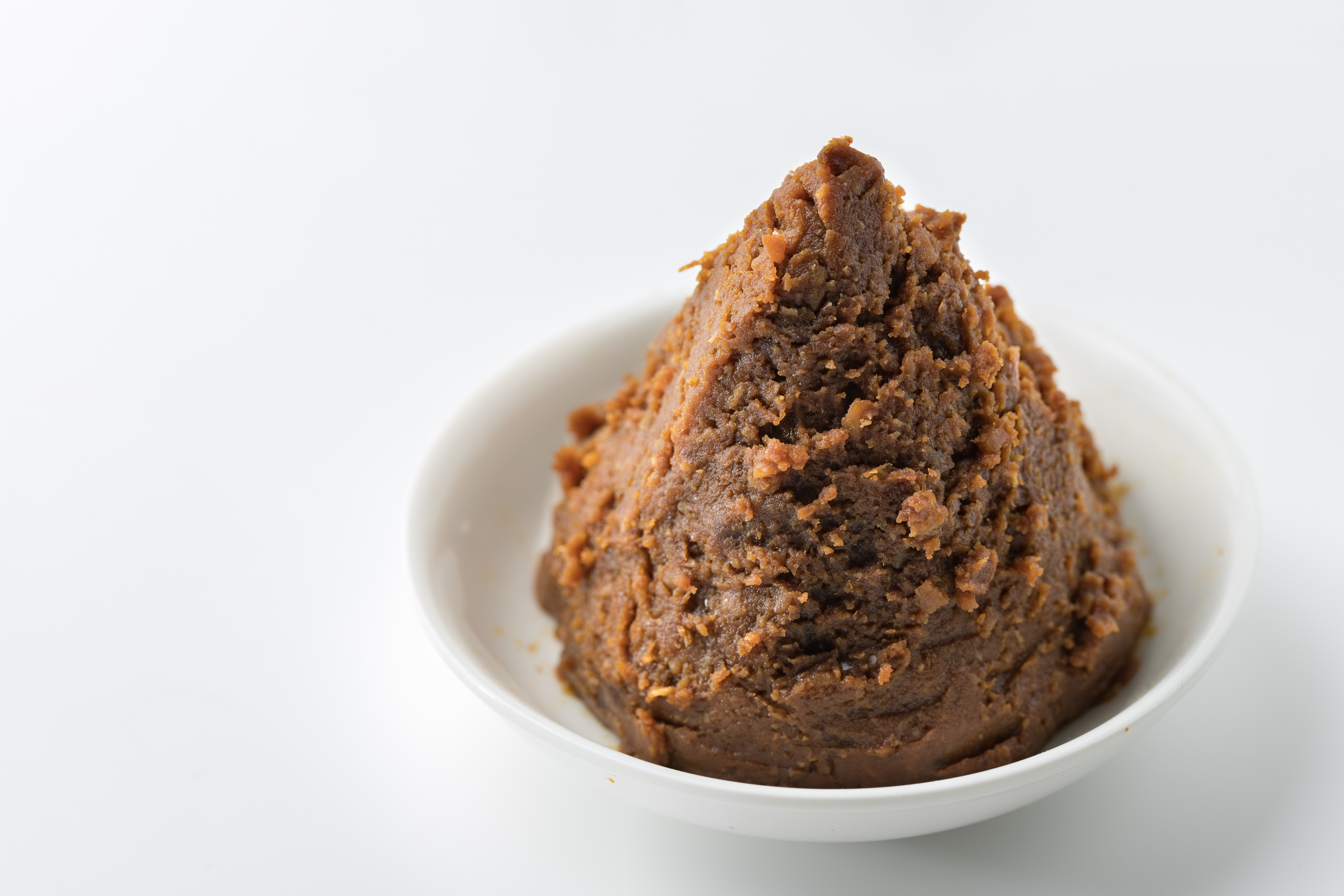 赤味噌とは 白味噌との違いやレシピをご紹介 Delish Kitchen 赤味噌とは 白味噌との違いやレシピをご紹介 Delish Kitchen