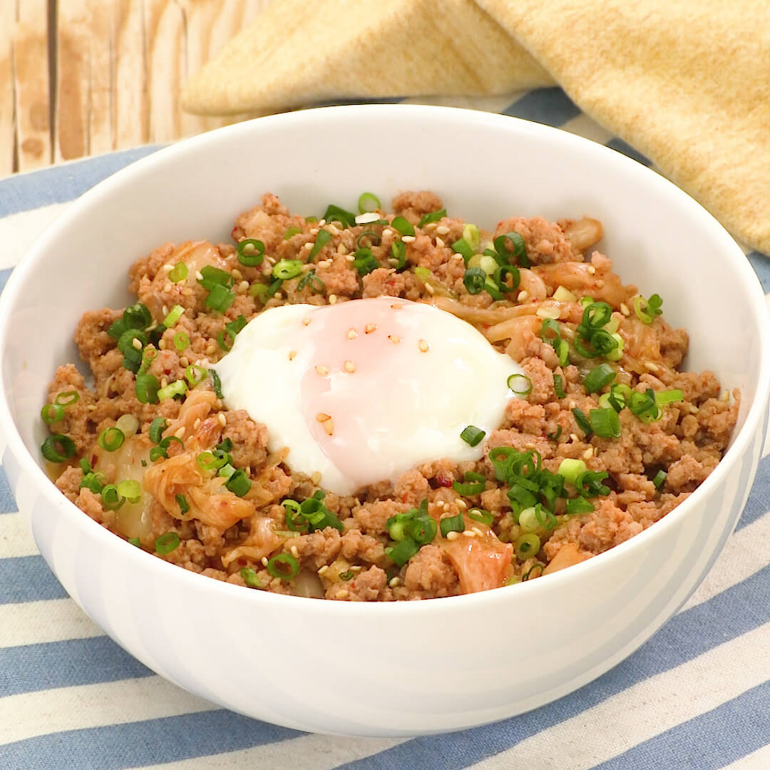 【豚ひき肉(豚ミンチ)の丼物】すぐできる♪絶品レシピ15選