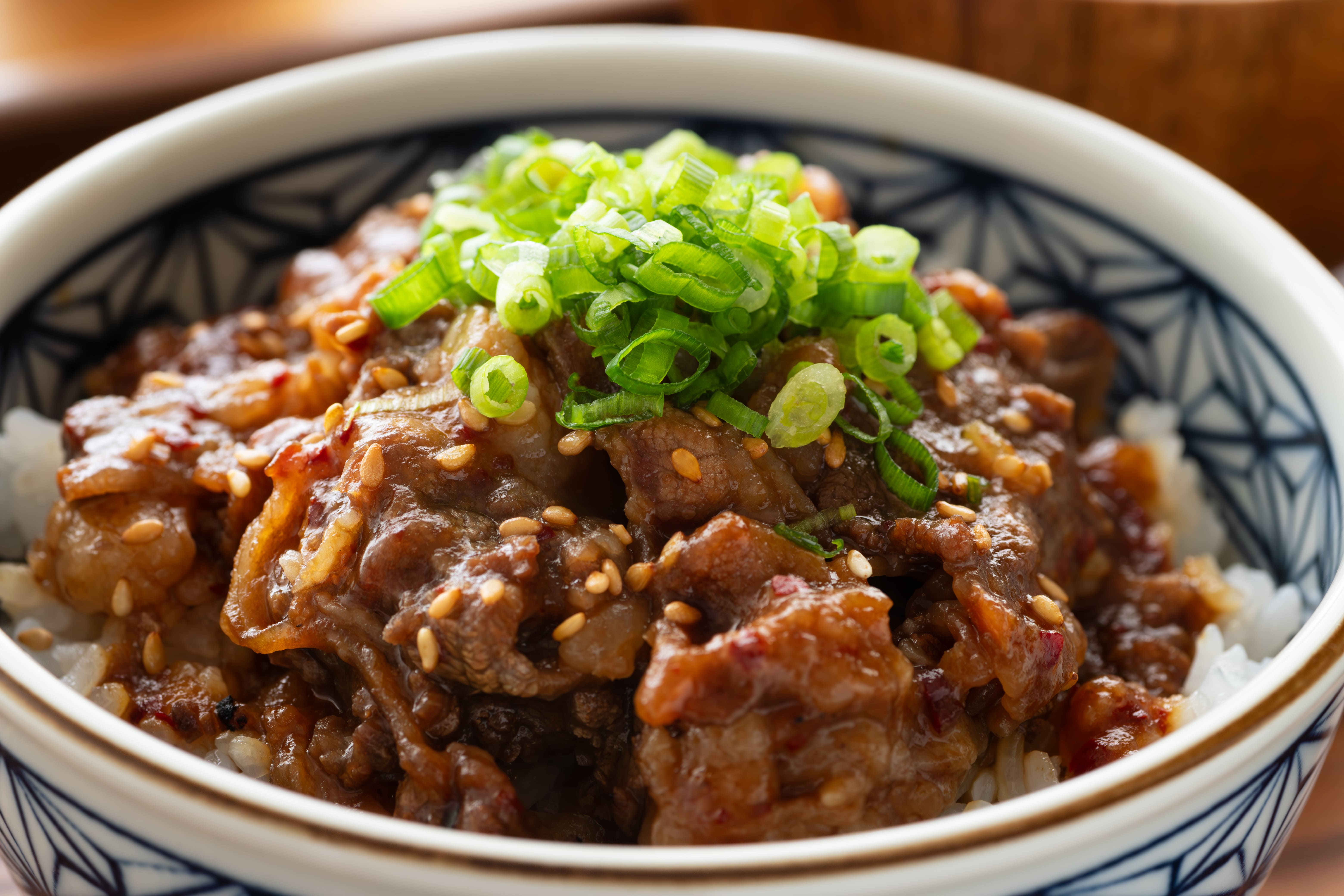 「丼物」人気レシピ86選!簡単時短・アレンジ丼など豊富にご紹介の人気レシピ・作り方 | DELISH KITCHEN