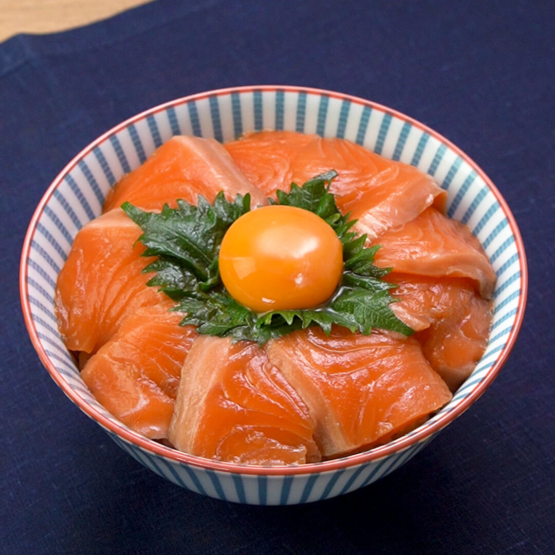 【生サーモン人気レシピ】定番の漬け丼からアレンジまで18選