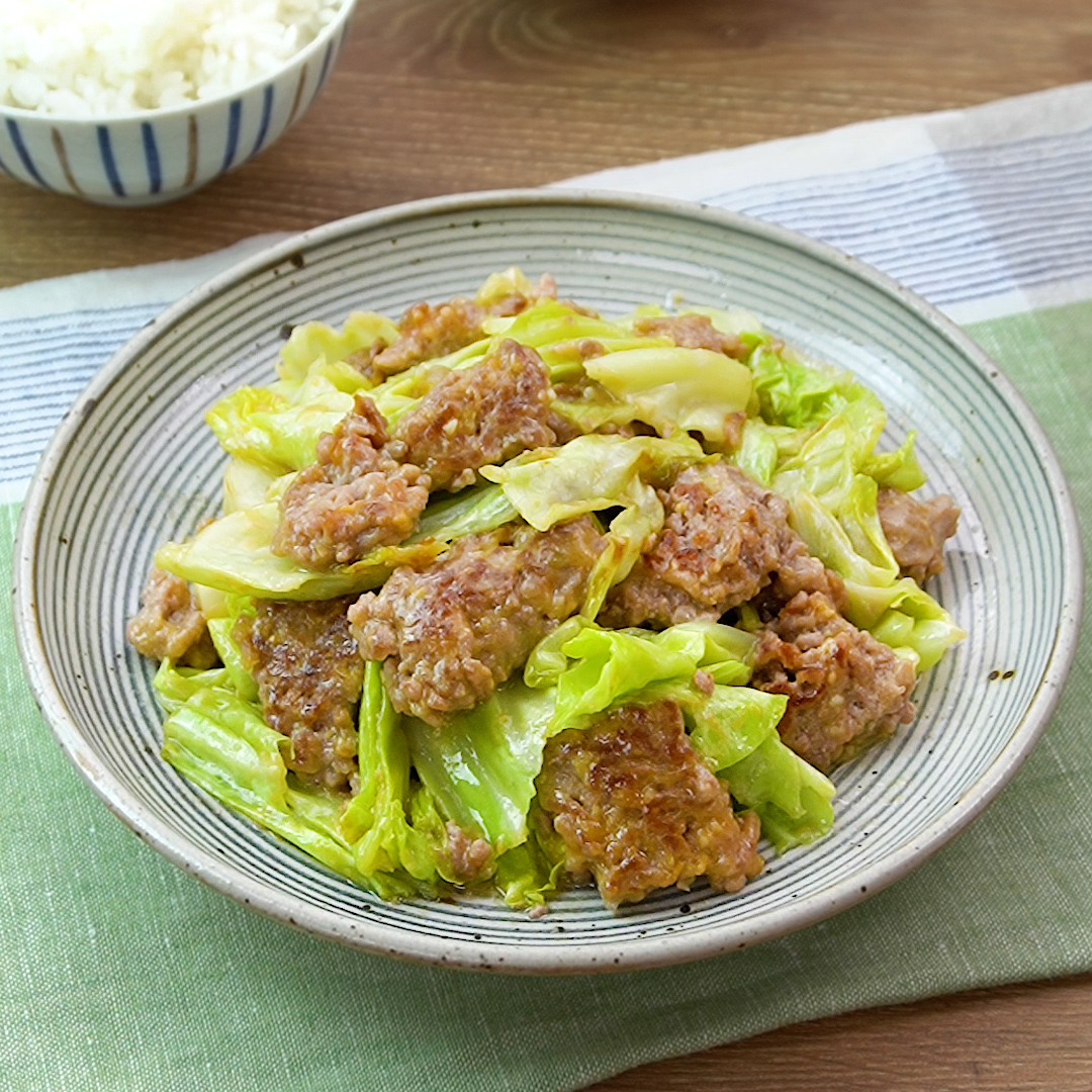 【キャベツとひき肉の人気レシピ】ご飯がすすむ簡単おかず24選