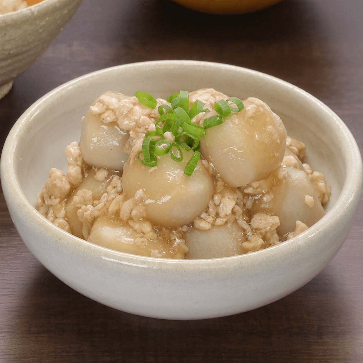 【里芋の人気レシピ】レンジで簡単調理も！煮物＆絶品アレンジ35選