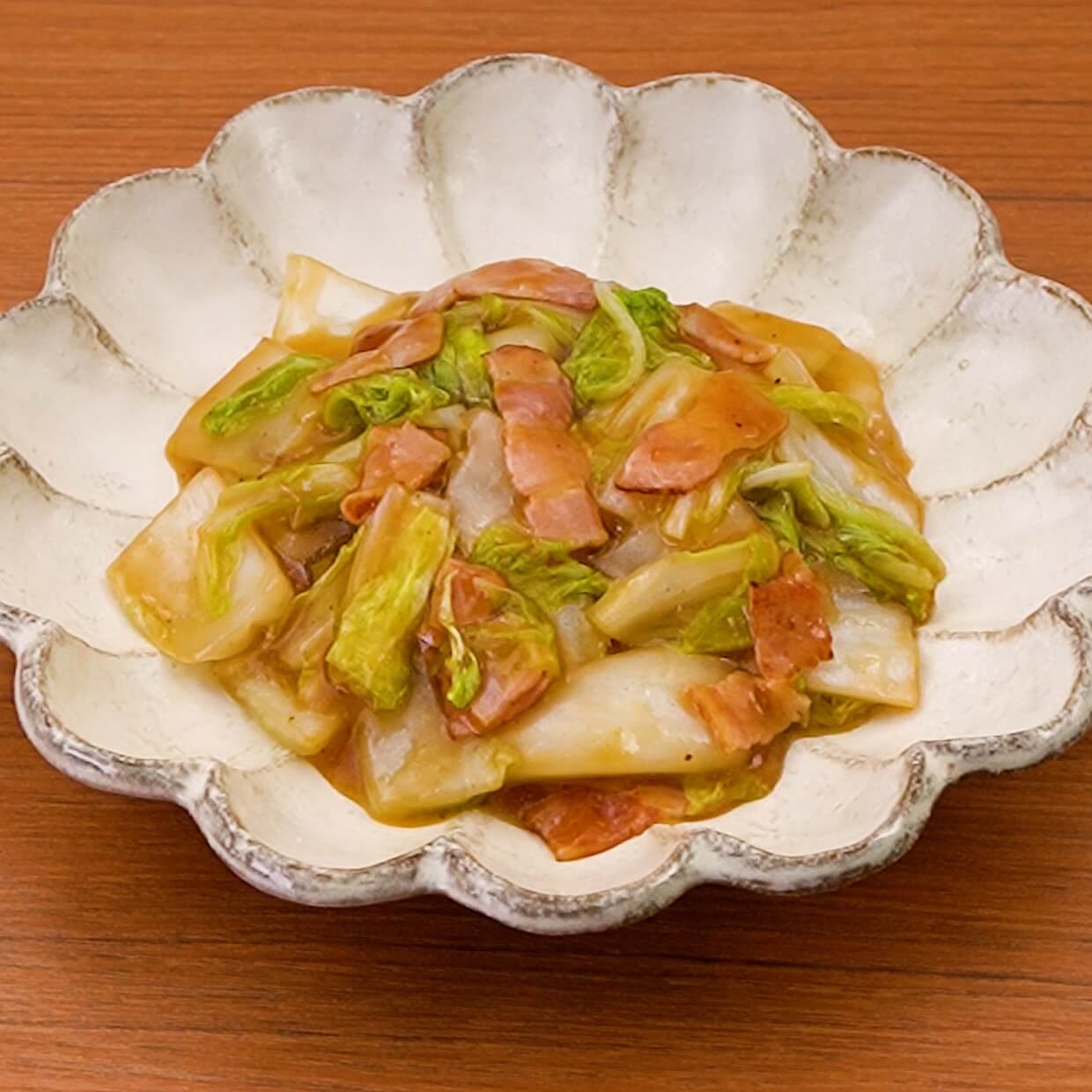 【白菜×ベーコンの人気レシピ】簡単炒め物からスープまで35選