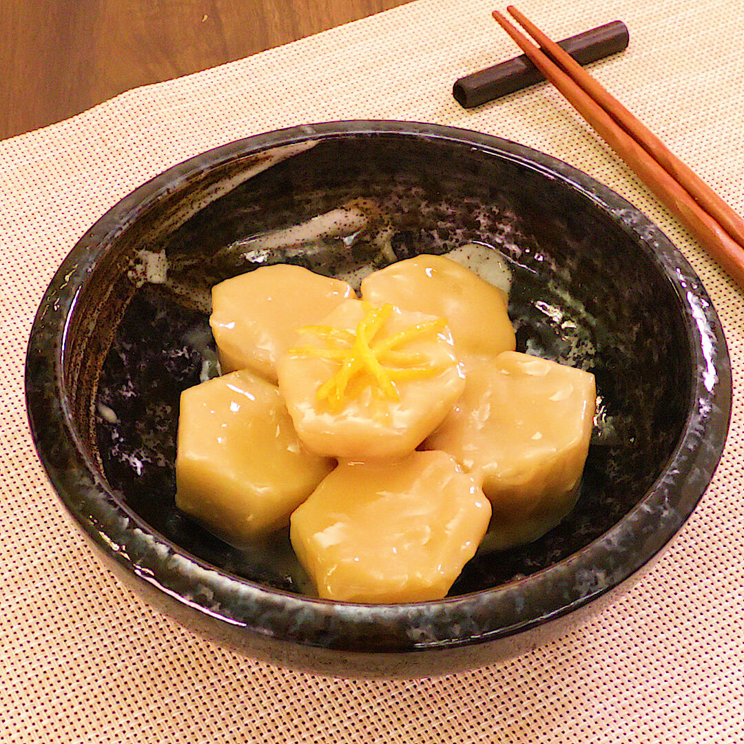 【里芋の煮物レシピ】定番の煮ころがしから肉・魚介の主菜まで26選