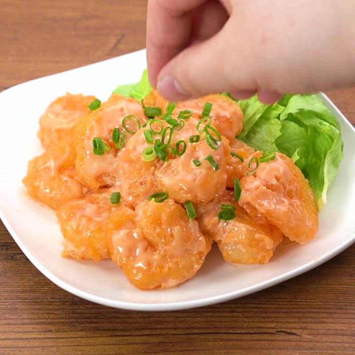 えびまよ 絶品ソースで味が決まる！揚げない簡単海老マヨのレシピ | デリッシュ