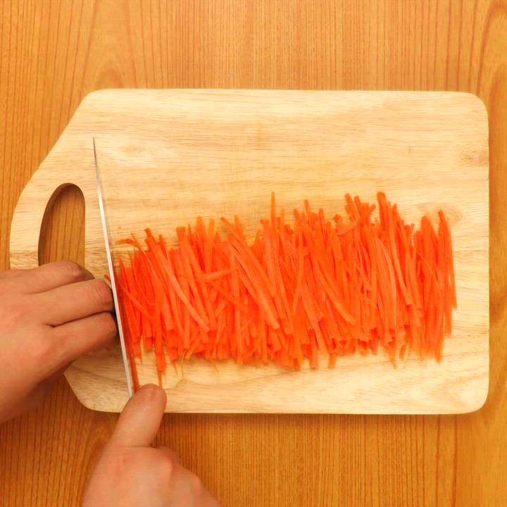 お酢を使って簡単！ キャベツとにんじんのザワークラウト風のレシピ
