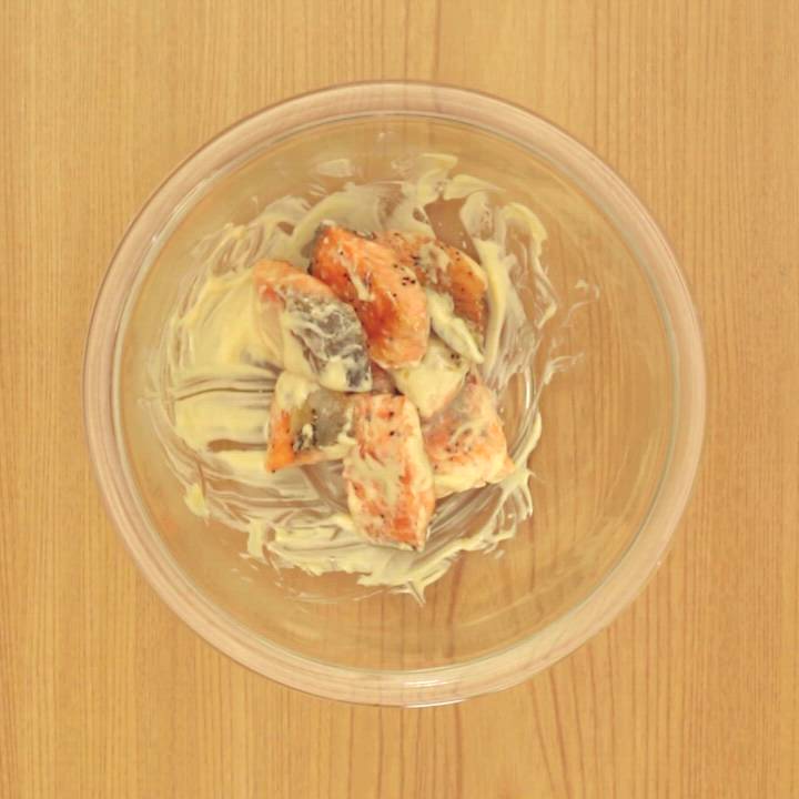 焼いて和えるだけ！ 鮭のマヨオイスターのレシピ動画・作り方 | デ