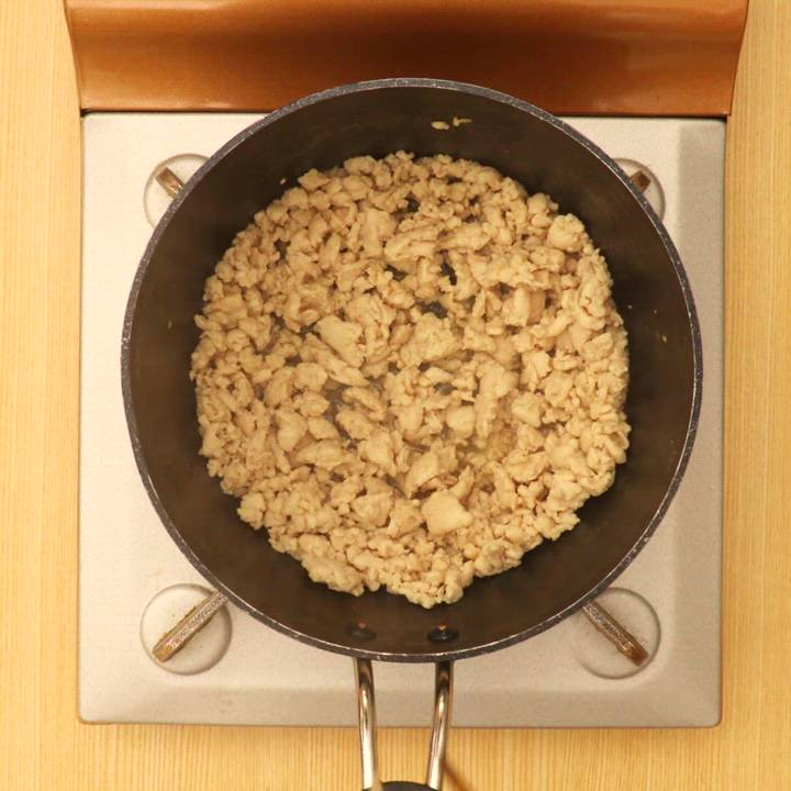 ほろ甘い♪ 鶏そぼろ丼のレシピ動画・作り方 | デリッシュキッチン