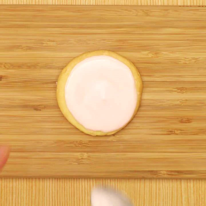 お誕生日や記念日に♪ メッセージアイシングクッキーのレシピ動画