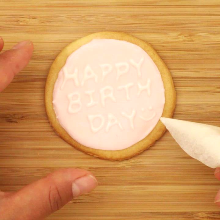お誕生日や記念日に♪ メッセージアイシングクッキーのレシピ動画