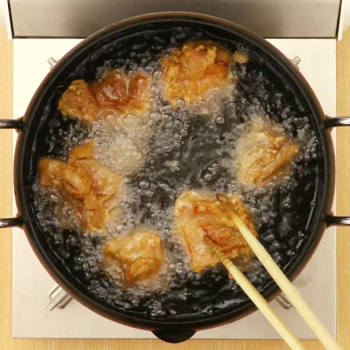 香味だれがやみつき！油淋鶏のレシピ動画・作り方 | デリッシュキッチン