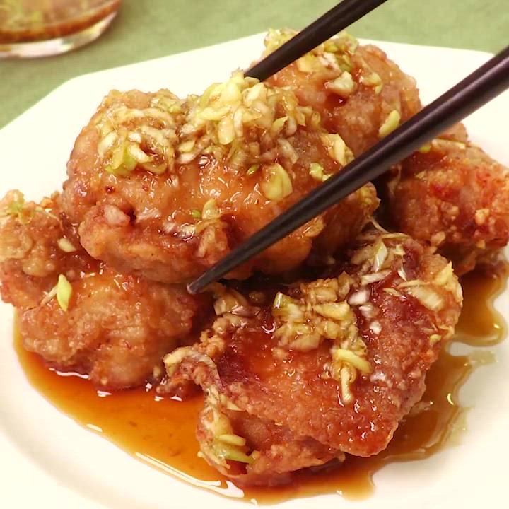 香味だれがやみつき！油淋鶏のレシピ動画・作り方 | デリッシュキッチン
