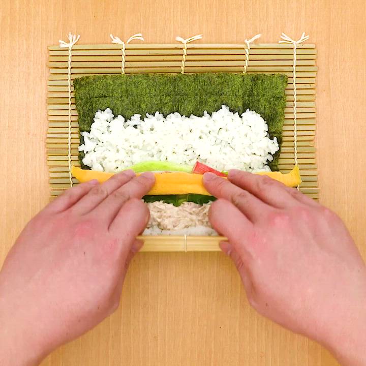 野菜もとれちゃう！ サラダ巻き寿司のレシピ動画・作り方 | デリッシュ
