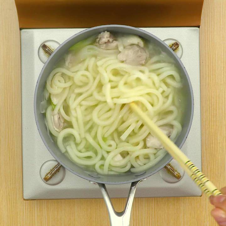 あっさり仕立て! 中華風鶏塩うどんのレシピ動画・作り方 | デ あっさり仕立て! 中華風鶏塩うどんのレシピ動画・作り方 | デ
