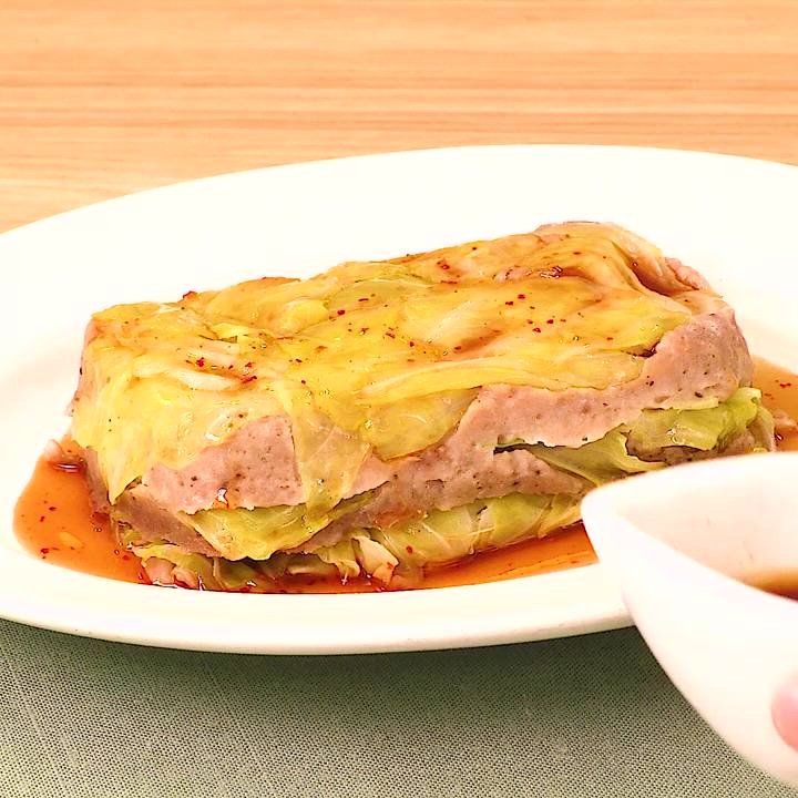 レンジで簡単♪ 鶏ひき肉とキャベツのレンジ蒸しのレシピ動画