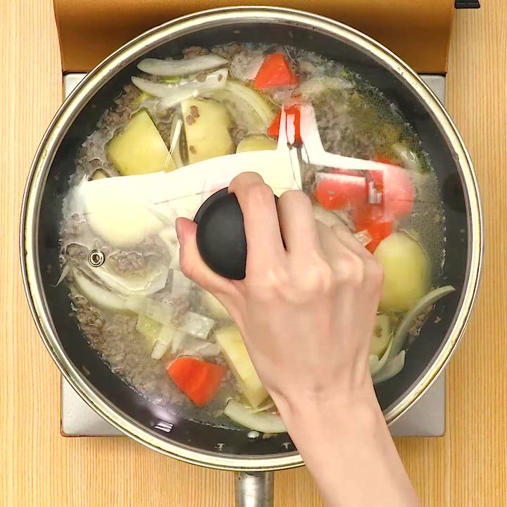 新定番♪ 合びき肉の肉じゃがのレシピ動画・作り方 | デリッシュキッチン