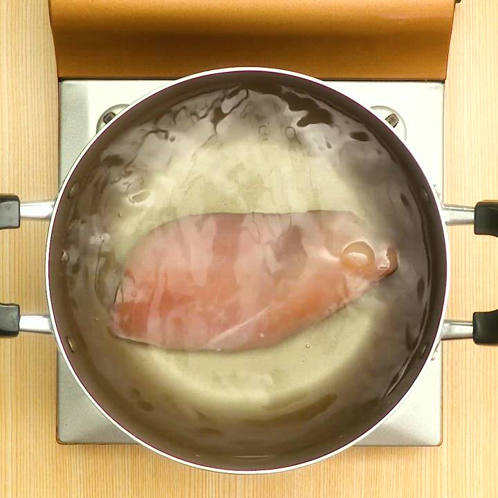 巻かずに簡単！余熱でしっとり仕上げる絶品鶏ハム | デリッシュキッチン