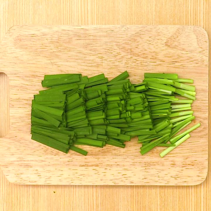 ごま油が香る♪ 基本のニラ玉のレシピ動画・作り方 | デリッシュキッチン