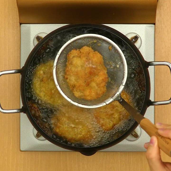 さくっと食感♪ 豚こまとんかつのレシピ動画・作り方 | デリッシュキッチン