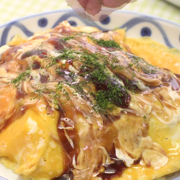 ソースたっぷり♪ オムそばのレシピ動画・作り方 | デリッシュキッチン