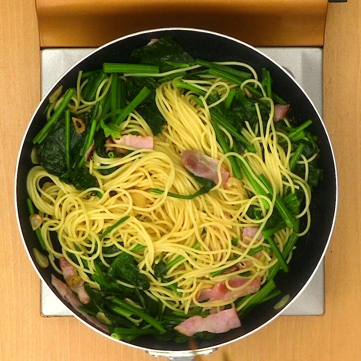 ガーリック風味が食欲をそそる♪ ほうれん草のペペロンチーノのレシピ