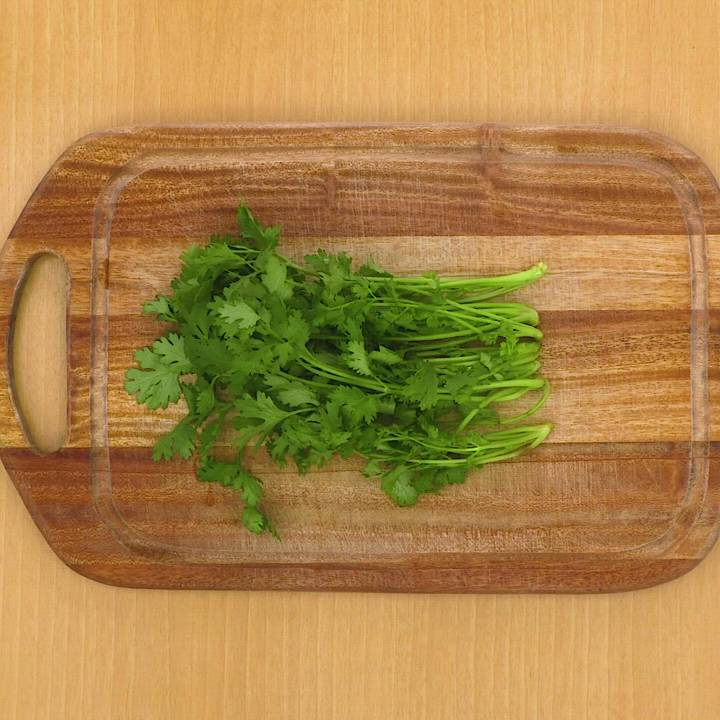 忙しい時もおすすめ！ パクチーとズッキーニのツナあえのレシピ動画