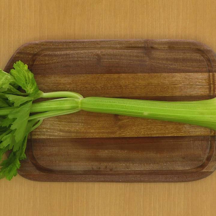 簡単おつまみ♪ セロリとにんじんの黒こしょうナムルのレシピ動画