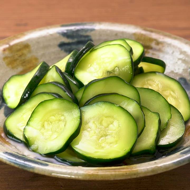 素材一つで簡単！ ズッキーニのさっぱり浅漬けのレシピ動画・作り方