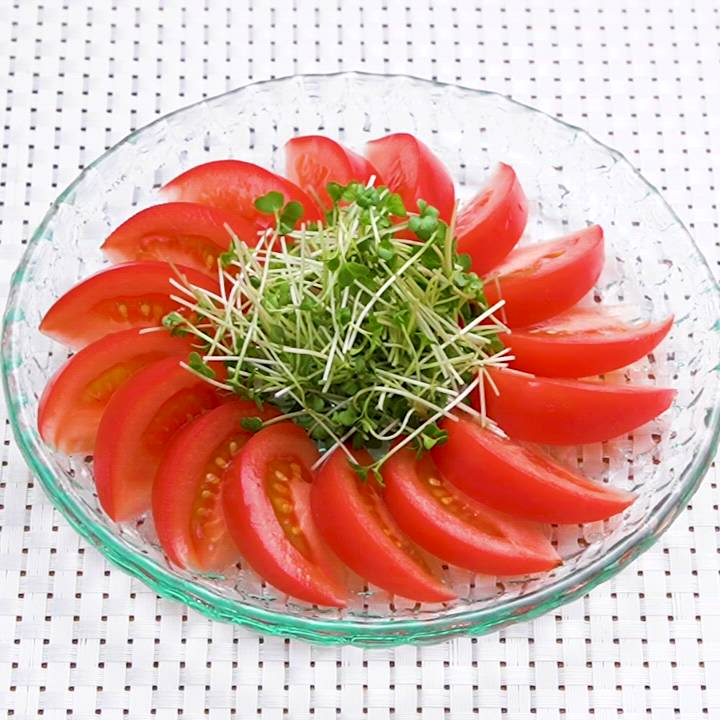 さっぱりとした辛さ♪ 冷やしトマトのわさびドレッシングがけのレシピ