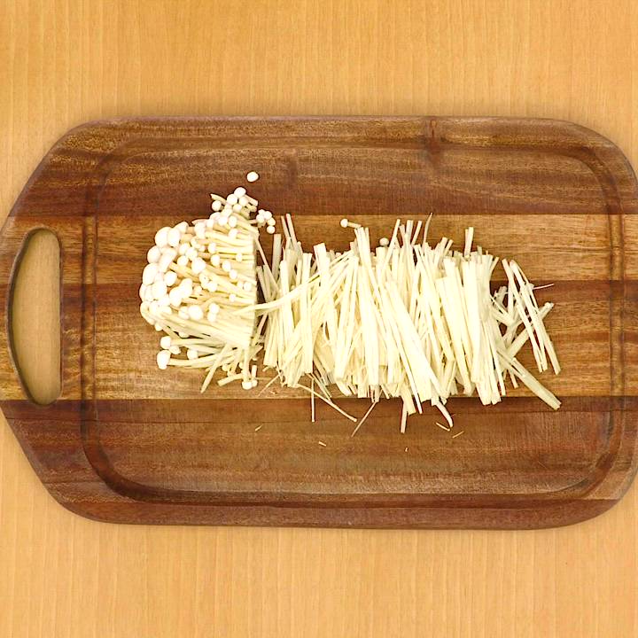 パパッと副菜♪ ニラとえのきのごまポン酢あえのレシピ動画・作り方