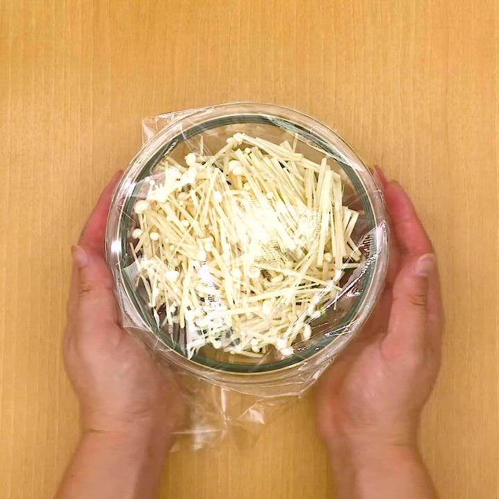 パパッと副菜♪ ニラとえのきのごまポン酢あえのレシピ動画・作り方