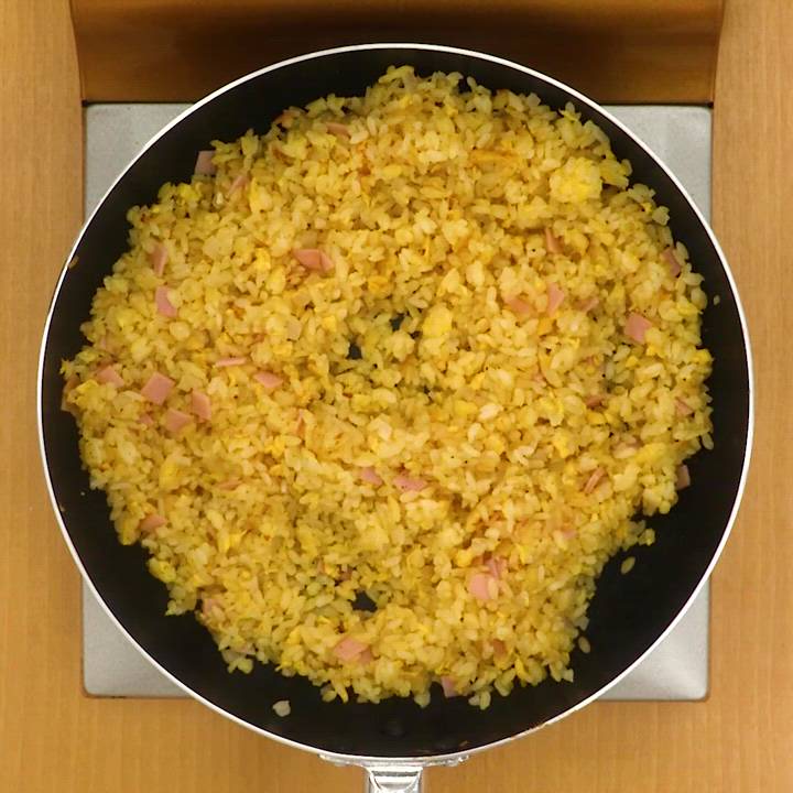 玉ねぎ炒飯 シンプルがおいしい 玉ねぎと卵のチャーハン 作り方・レシピ | クラシル