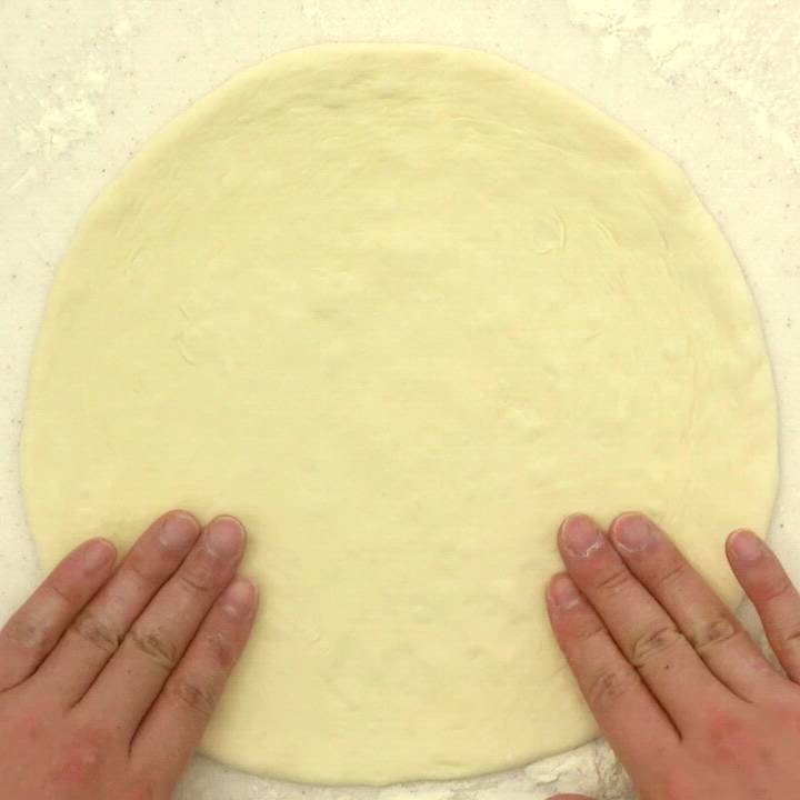 自宅で本格的に手作りできる！ピザ生地の王道レシピ | デリッシュキッチン