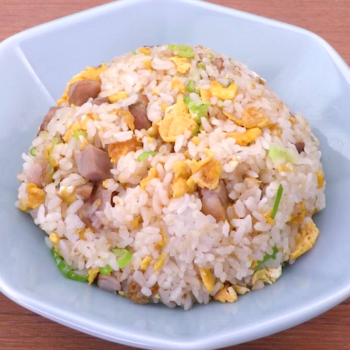 昼食にぴったり♪ 焼き豚チャーハンのレシピ動画・作り方 | デリッシュ