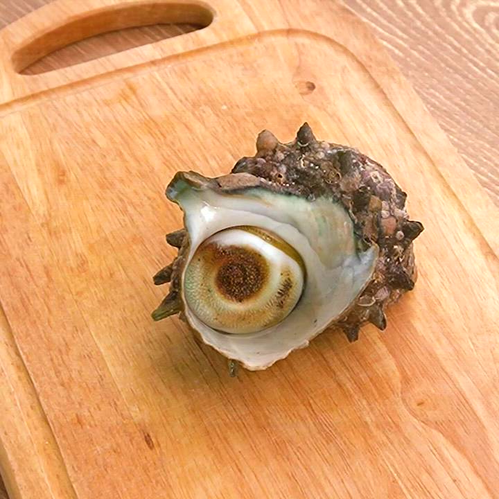 殻付きを捌く！ サザエの刺身のレシピ動画・作り方 | デリッシュキッチン