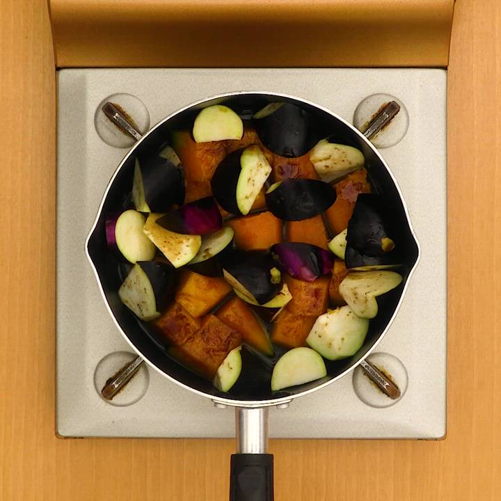 シンプルでおいしい♪ かぼちゃとなすの煮物のレシピ動画・作り方 | デ