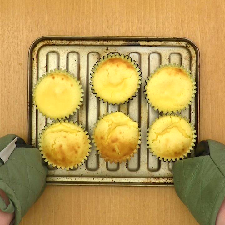 トースターで作る！ プレーンマフィンのレシピ動画・作り方 | デ