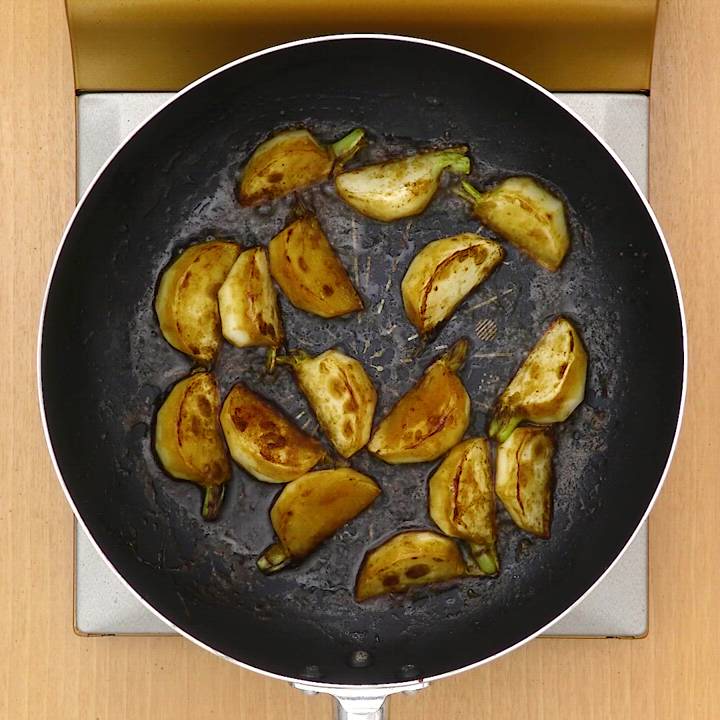 こんがり香ばしい♪ かぶのガリバタソテーのレシピ動画・作り方 | デ